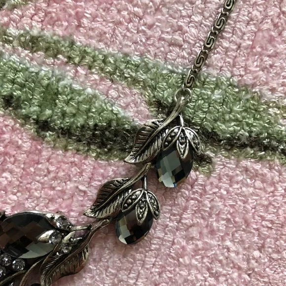 Silver necklace w/ Swarovski crystals - Picture 6 of 12